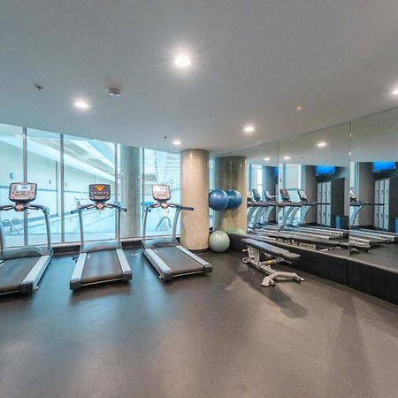 Central 1-Bedroom Apartment With Pool, Jacuzzi & Sauna 溫哥華 外观 照片
